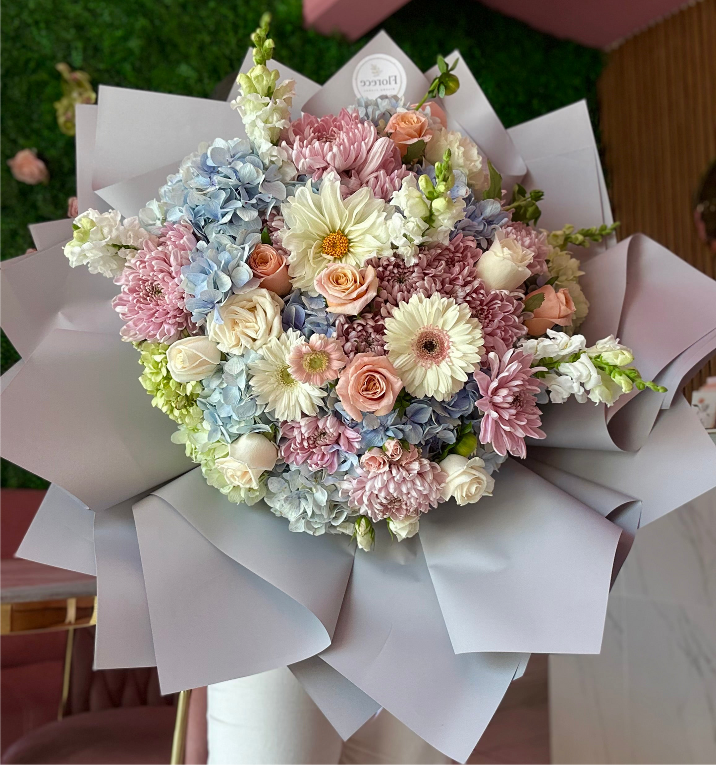 Hortensias y gerberas 🤍