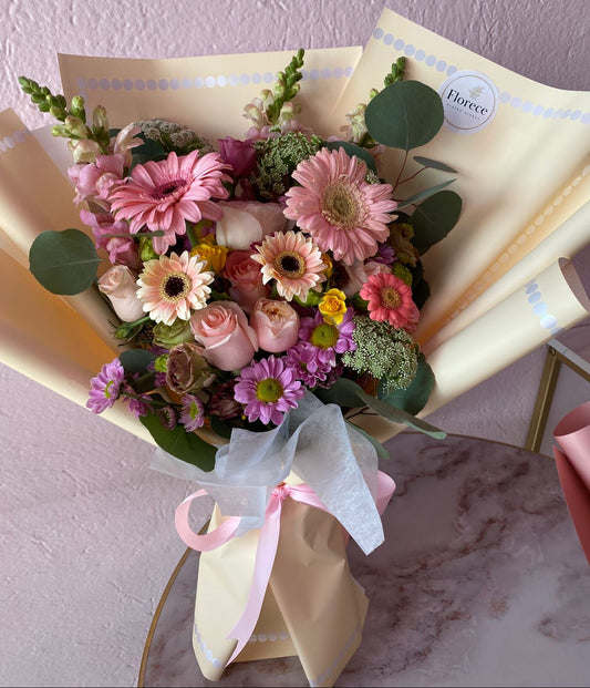 Ramo inglesas y flores variadas